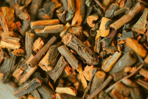 *Meekrapwortel gesneden *Uitsluitend kleurstof